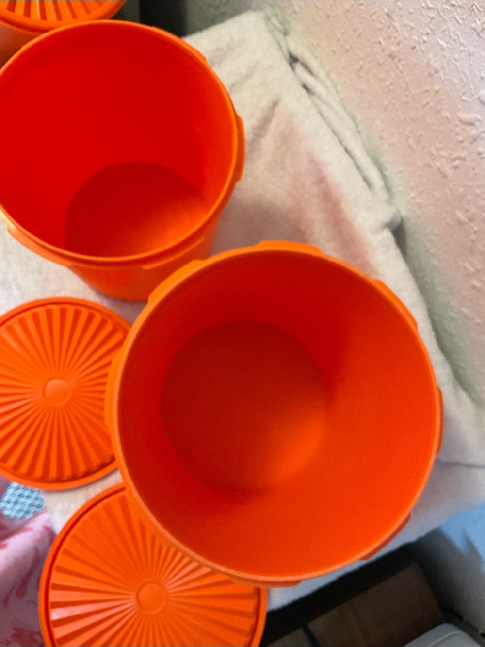 Tupperware: 2 Container Set with Lids 807-13 & 805-5 - Picture 7 of 8
